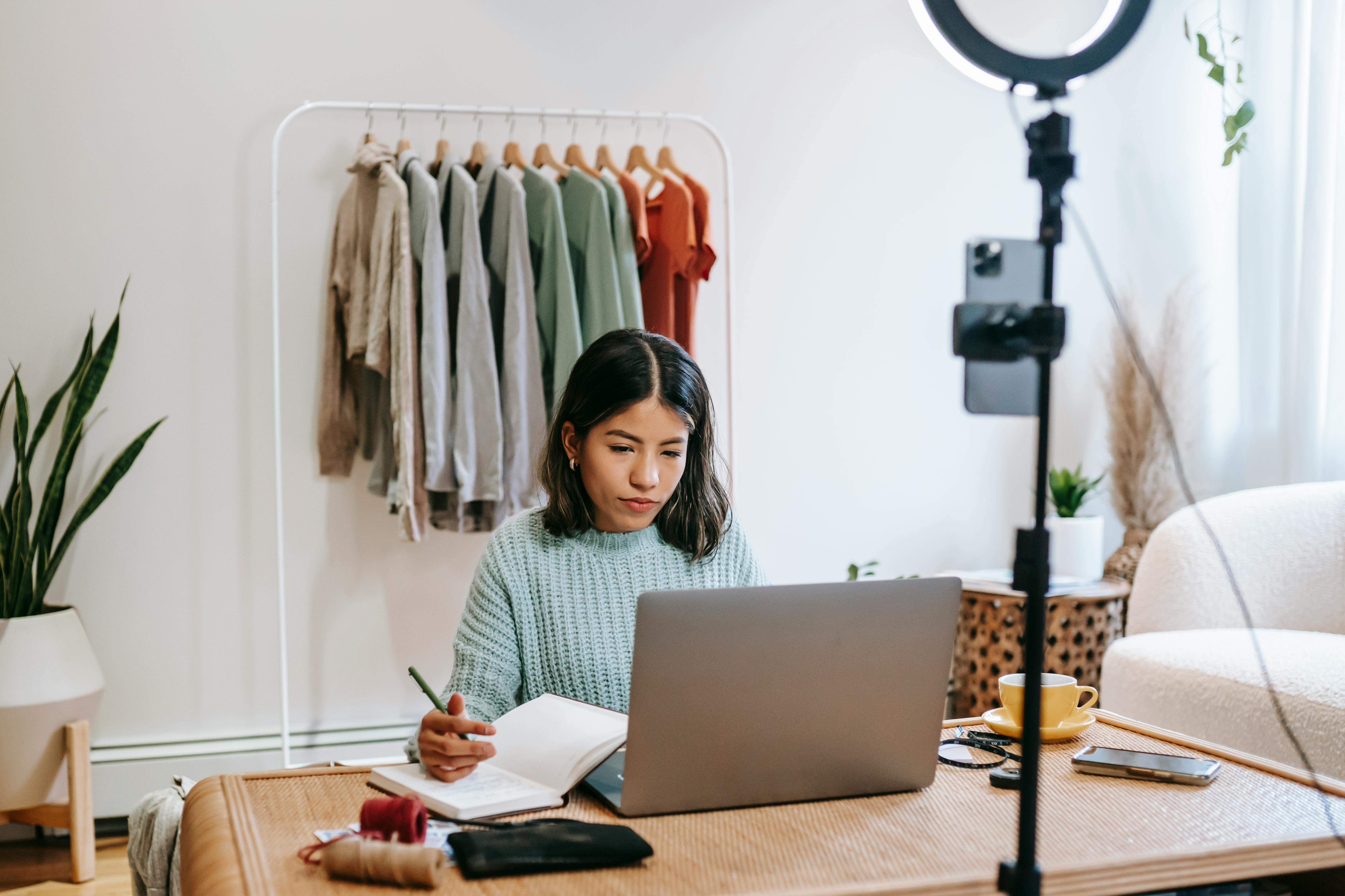 Smart Ways to Start Your Clothing Brand in 2025: Practical Tips for Success
